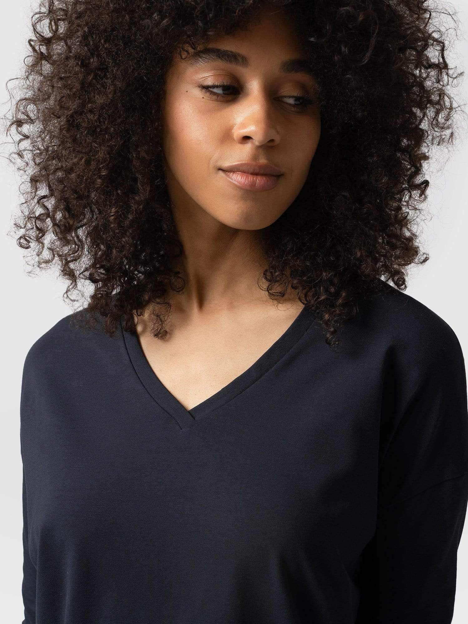 V-Neck Tee Navy - Women's T-Shirts | Saint + Sofia® EU